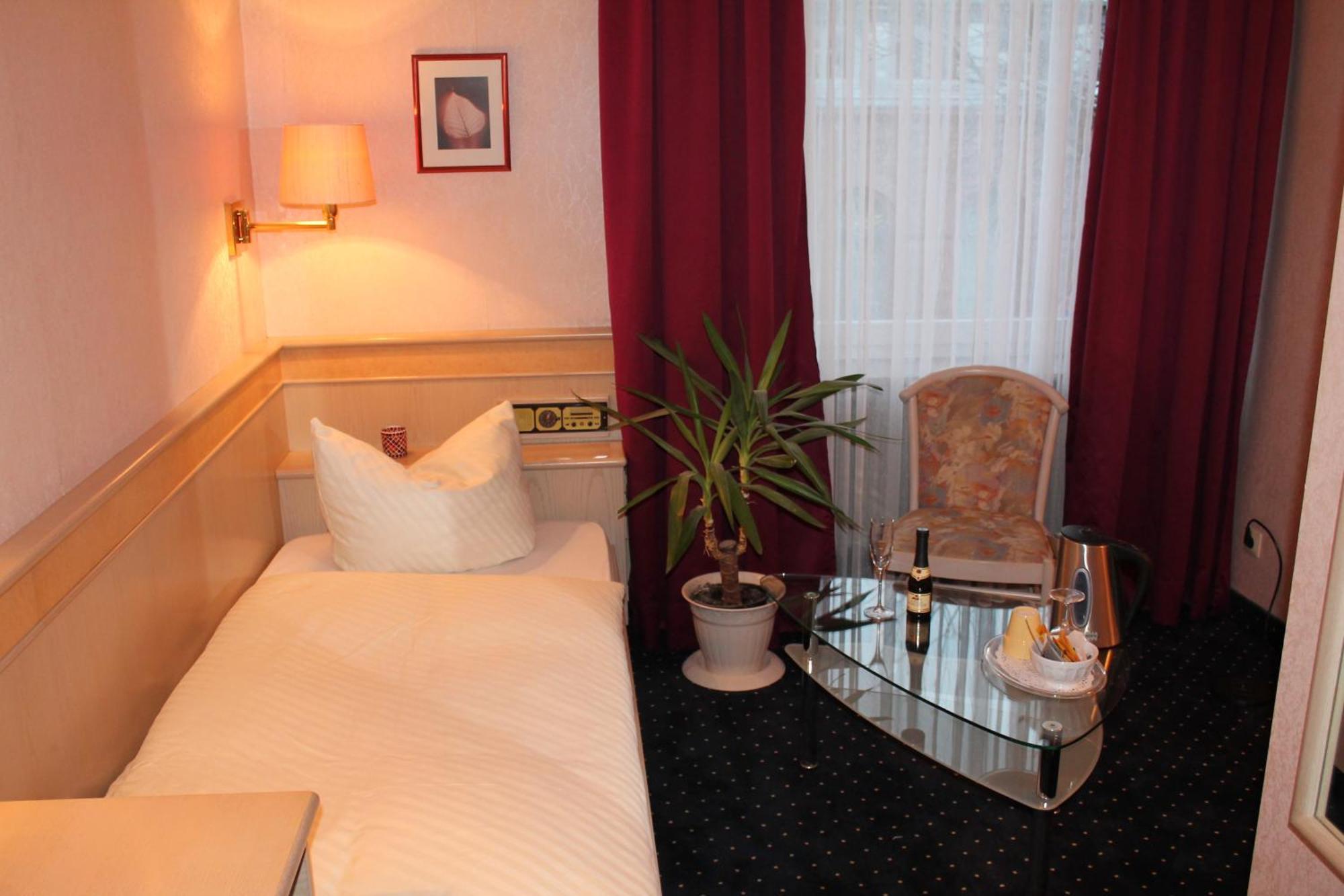 Hotel Adlerhof เทาเบอร์บิชอฟส์ไฮม์ ห้อง รูปภาพ