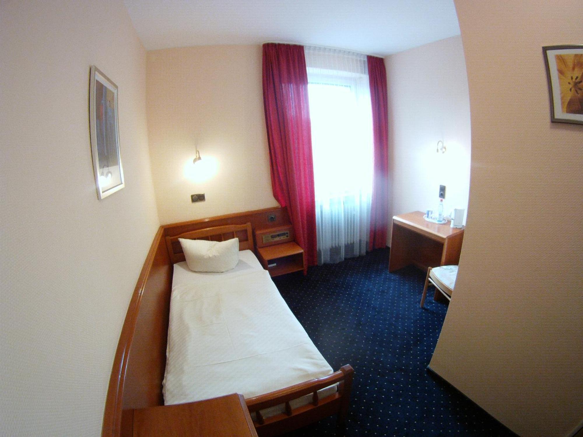 Hotel Adlerhof เทาเบอร์บิชอฟส์ไฮม์ ห้อง รูปภาพ
