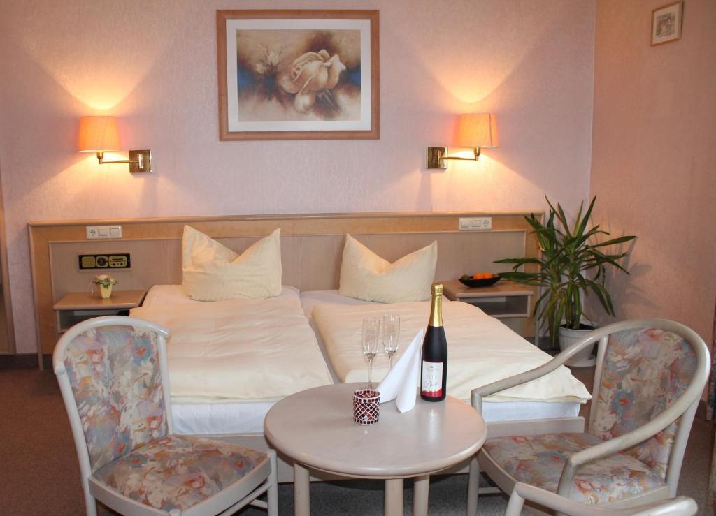 Hotel Adlerhof เทาเบอร์บิชอฟส์ไฮม์ ภายนอก รูปภาพ