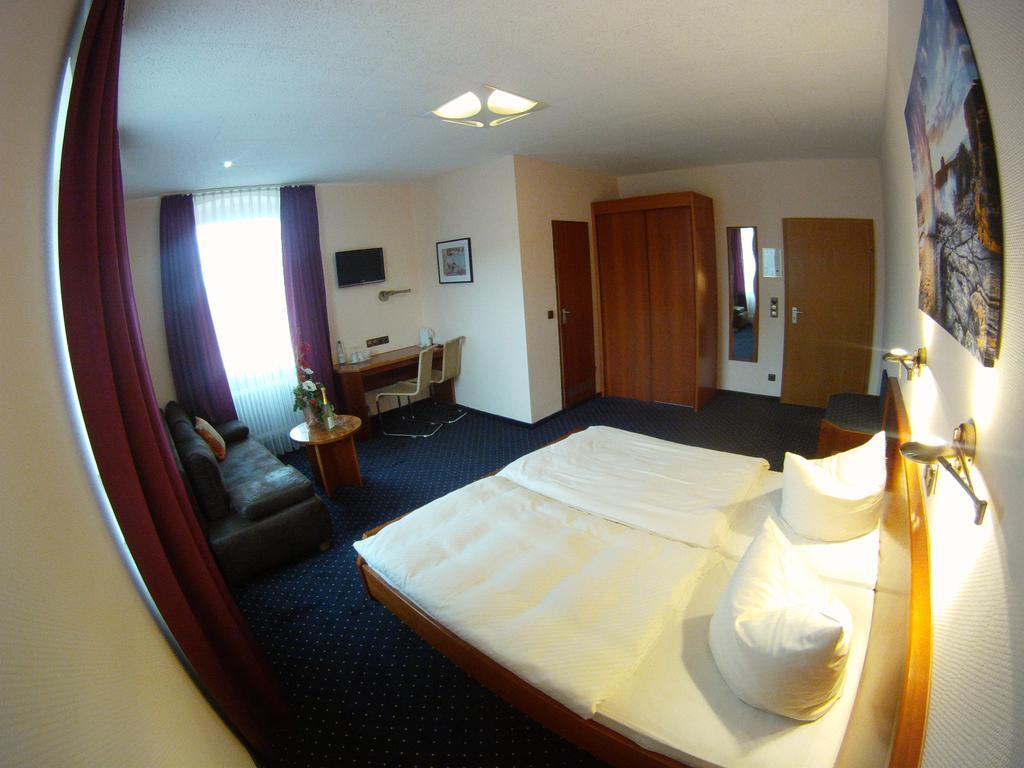 Hotel Adlerhof เทาเบอร์บิชอฟส์ไฮม์ ภายนอก รูปภาพ