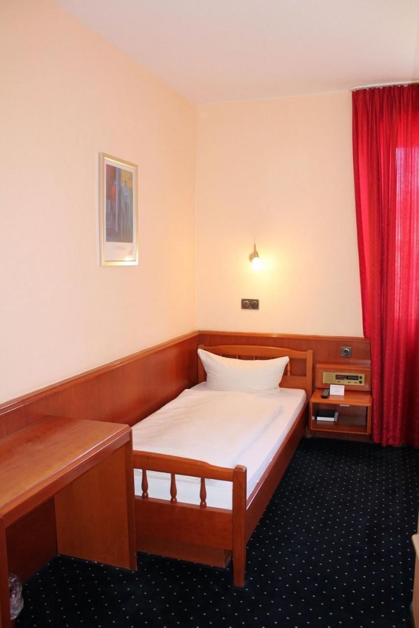Hotel Adlerhof เทาเบอร์บิชอฟส์ไฮม์ ภายนอก รูปภาพ