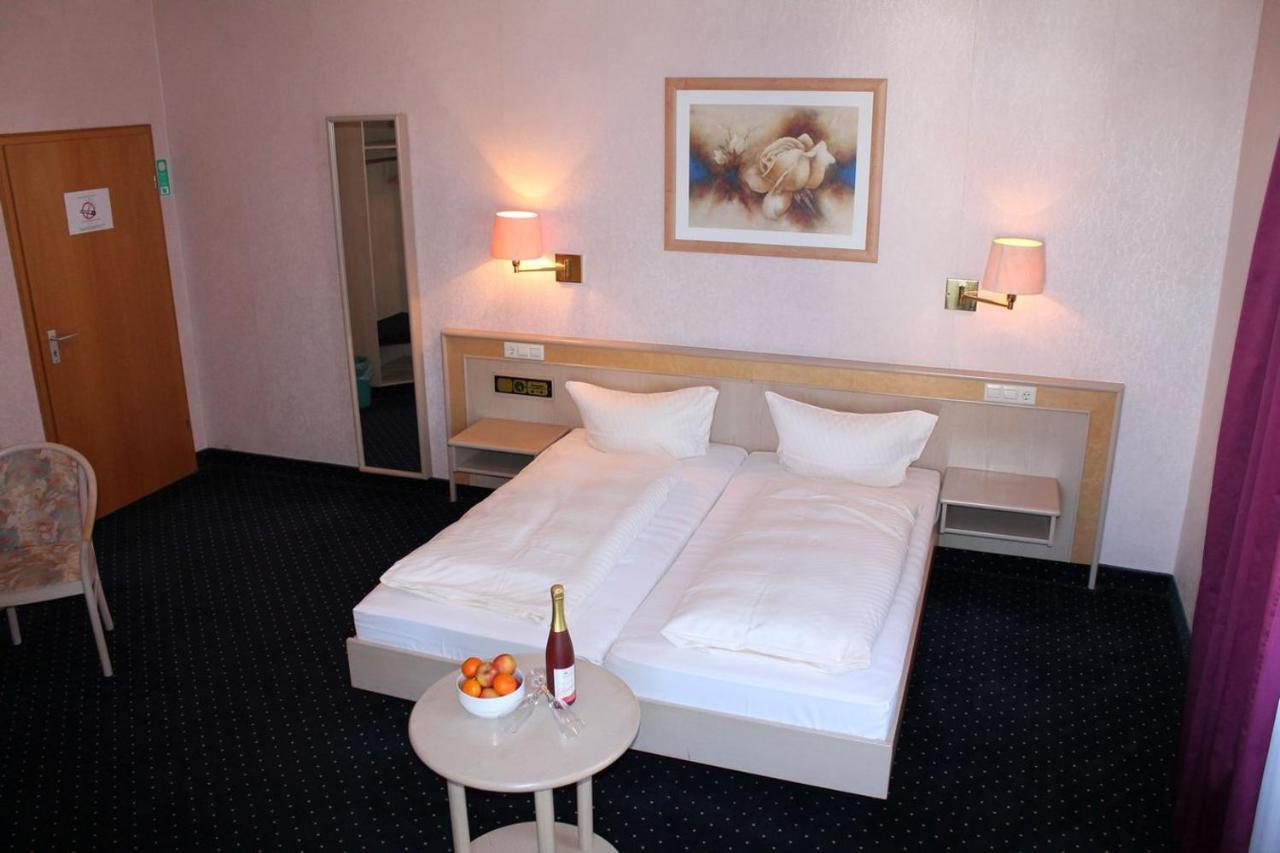 Hotel Adlerhof เทาเบอร์บิชอฟส์ไฮม์ ภายนอก รูปภาพ